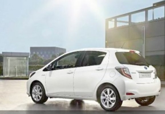 Toyota lansează încă un hibrid